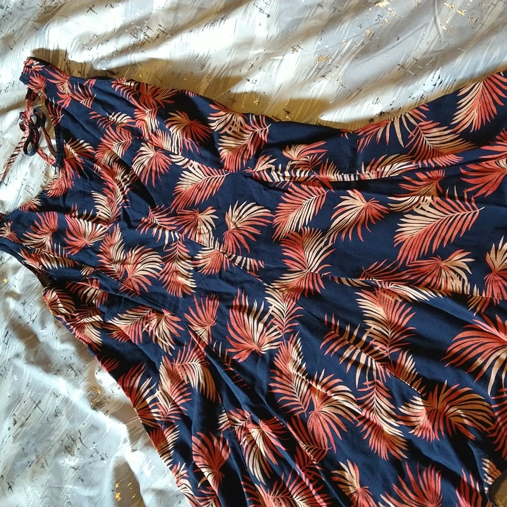 SIZE M: FOREVER21 CONTEMPORARY PRINTED DRESS